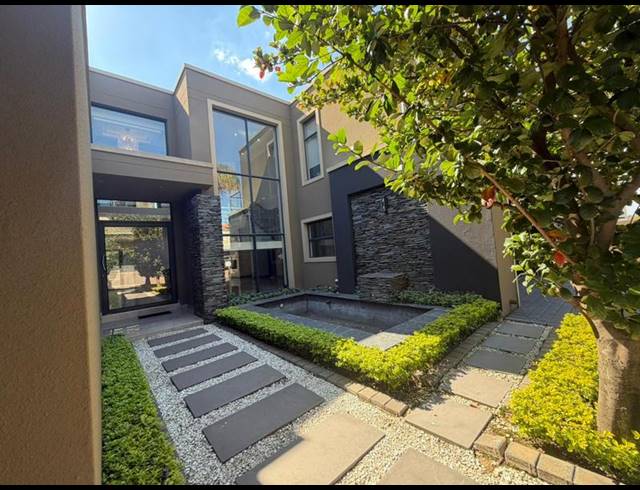 5 BEDROOM HOUSE FOR SALE IN BLUE VALLEY GOLF ESTATE